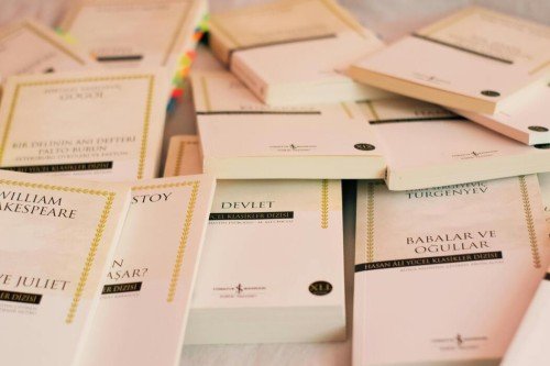 Cómo los Traductores Moldean la Historia Sin que lo Notes